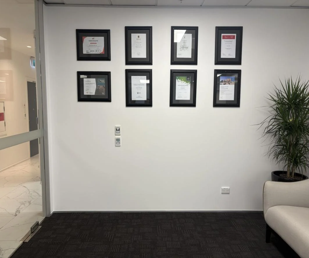 One Study 办公室资质展示墙